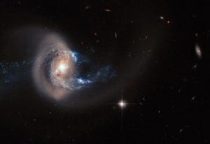 合体を進行している渦巻銀河「NGC 7714」