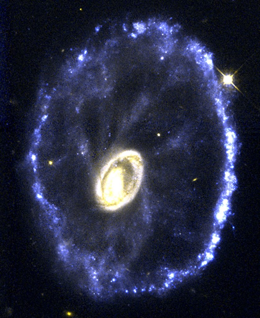銀河の衝突が作り出した車輪。歪んだ銀河と生まれる星 | sorae 宇宙へ 
