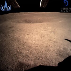 中国「嫦娥4号」月裏面に世界初着陸　画像を送信