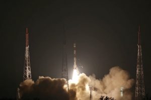インドがPSLVロケット打ち上げ　軍事衛星と学生キューブサット搭載