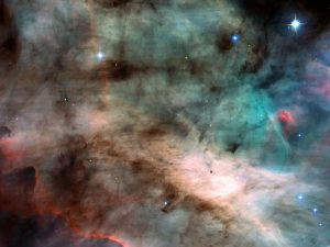 暗い雲の中で生まれる星々が映す芸術作品