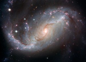 明るい銀河核と腕の中で生まれる星々