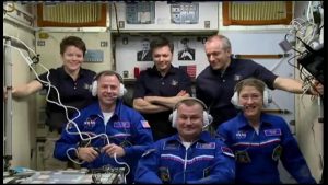 宇宙ステーションに米露飛行士が無事到着
