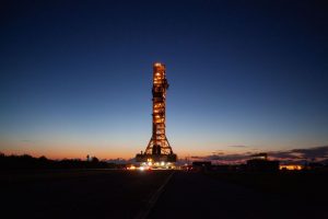 NASAのSLSロケット発射台、テストに向け射場へ移動