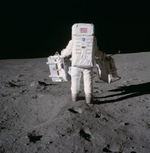 50年以上経っても現役。宇宙飛行士が設置した月面の実験装置は今も使われ続けている