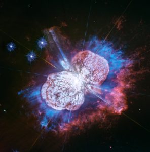 宇宙花火。赤と青で描く「イータ・カリーナ」の高解像度画像