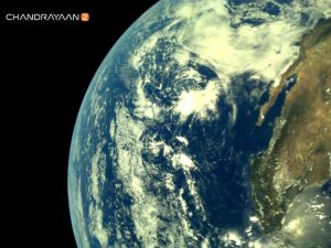 チャンドラヤーン2号が地球を離れ月へと向かう