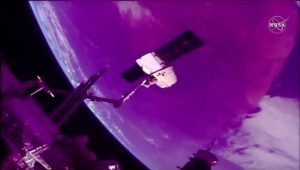 スペースXのドラゴン補給船が地球へと帰還