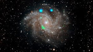 NASAのX線宇宙望遠鏡が「花火銀河」で正体不明のX線源を発見