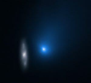 ハッブルが捉えた太陽に最接近する前と直後の「ボリソフ彗星」