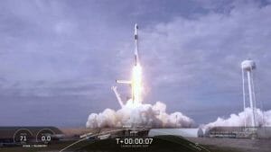 スペースX、クルードラゴンの空中脱出装置テストに成功