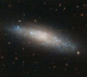 ベレニケの髪の渦巻銀河「NGC 4455」。かみのけ座とその逸話