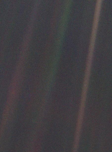 宇宙に浮かぶ 点 の様な地球 ボイジャーが60億km先から撮影した ペイル ブルー ドット Sorae 宇宙へのポータルサイト