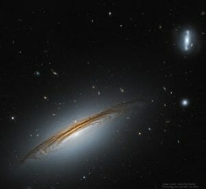 秒速480kmで回転する銀河「UGC 12591」