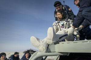 3名を乗せたソユーズ宇宙船が帰還、女性による連続宇宙滞在記録が更新される