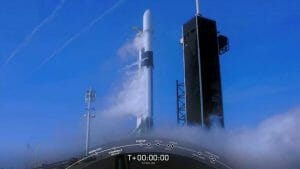スペースX、スターリンク衛星の打ち上げを18日に延期