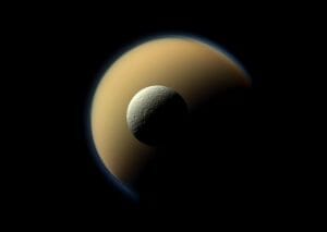 タイタンは土星の衛星で何故1つだけ巨大?誕生シミュレーションで謎を解く