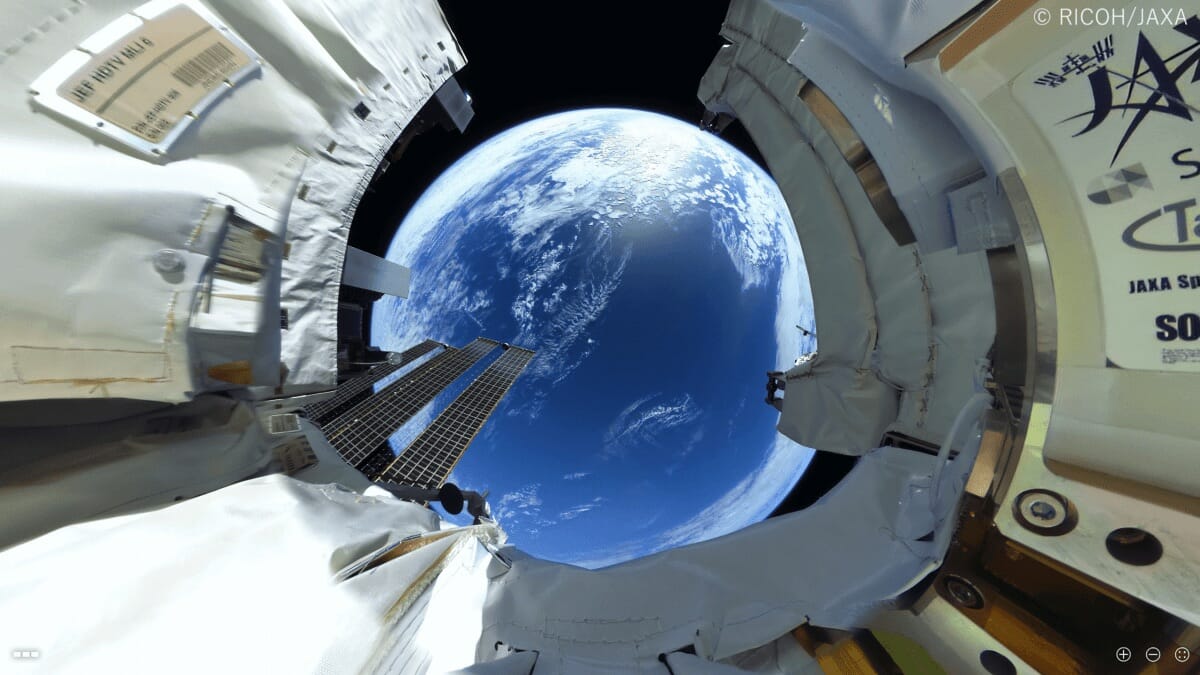 宇宙仕様に改良したリコーの全天球カメラTHETAで撮影した画像