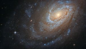小さな銀河の残骸が傘となった「アンブレラ銀河」：NGC 4651