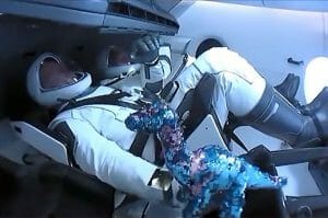 クルー・ドラゴンに乗り込んだぬいぐるみの正体が判明