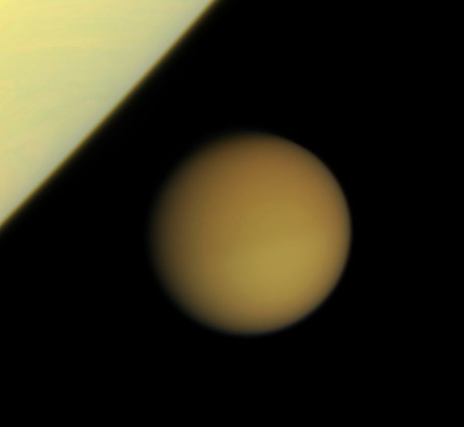 タイタンと土星