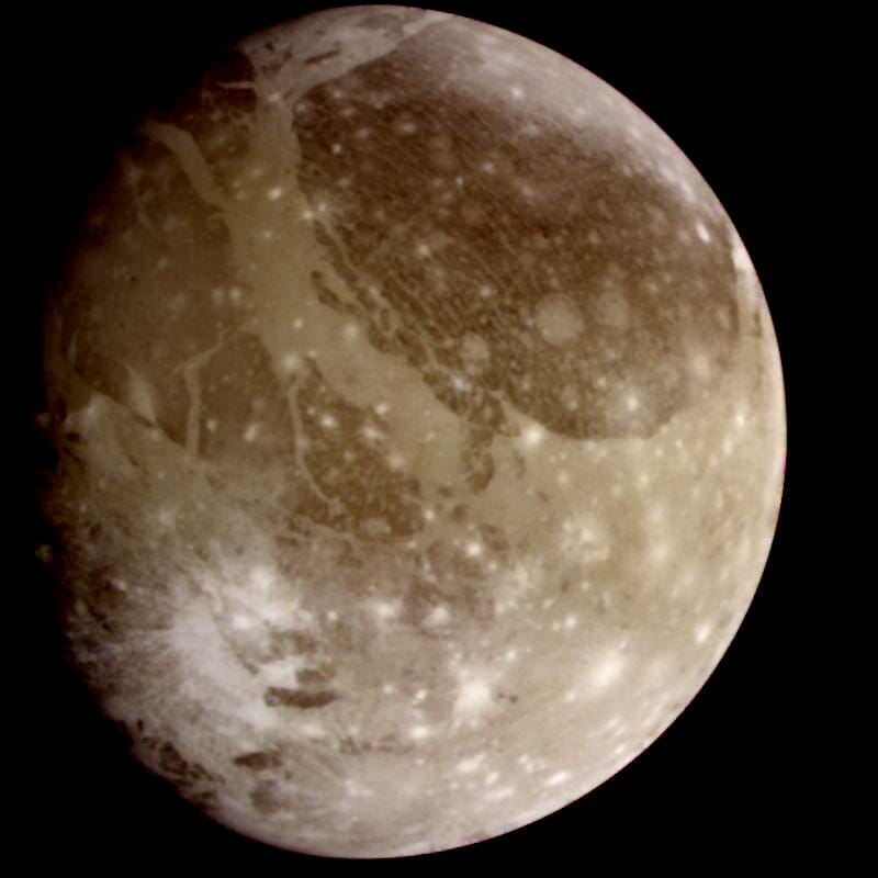 1996年6月に木星探査機「ガリレオ」が撮影したガニメデ（Credit: NASA/JPL）