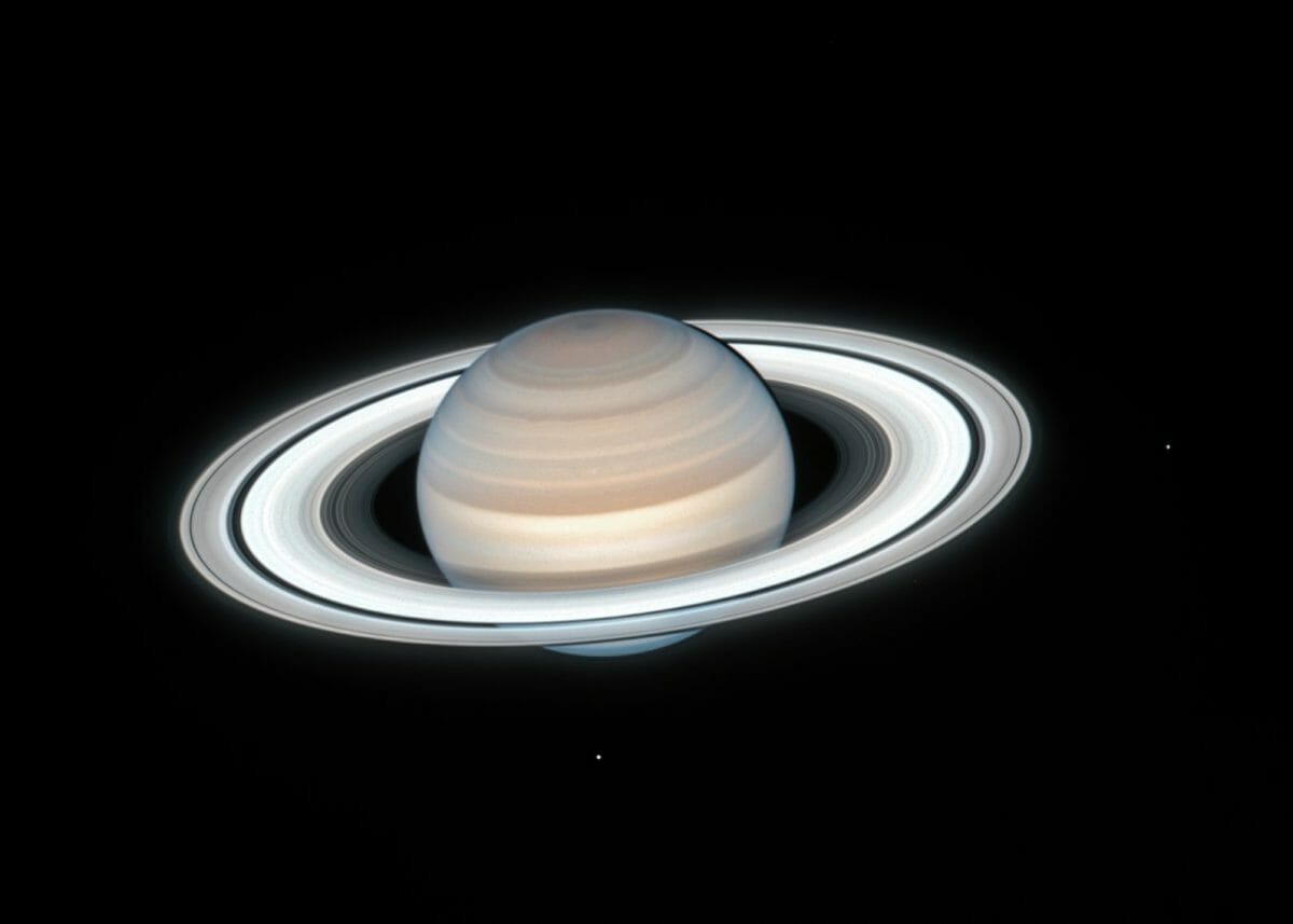 ハッブル宇宙望遠鏡が撮影した土星