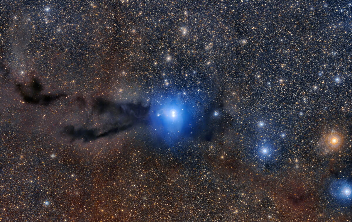 暗黒星雲と星形成領域「おおかみ座3（Lupus 3）」【今日の宇宙画像】