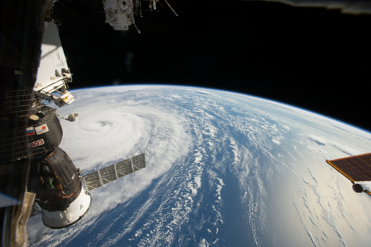 2017年に国際宇宙ステーションから撮影された台風