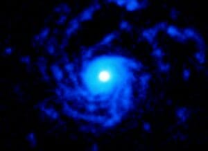 520光年先の若い星を取り囲む渦巻くガスの円盤を観測 アルマ望遠鏡