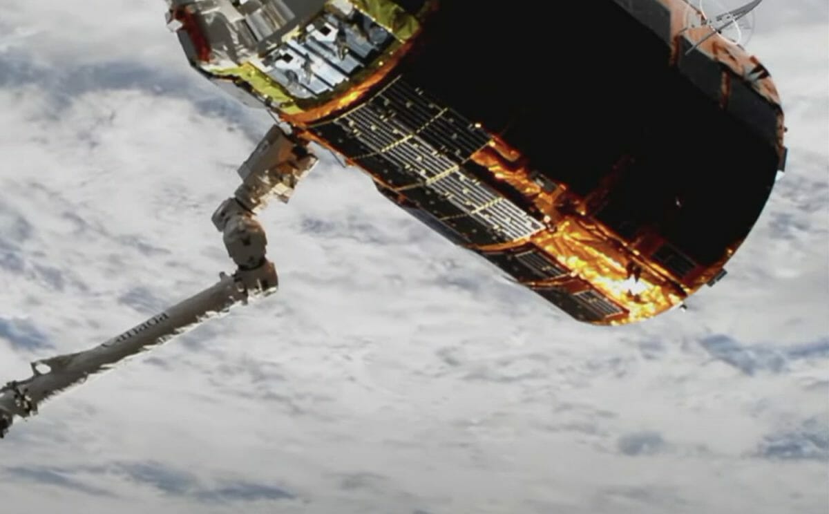 ISS離脱直前の「こうのとり9号機」