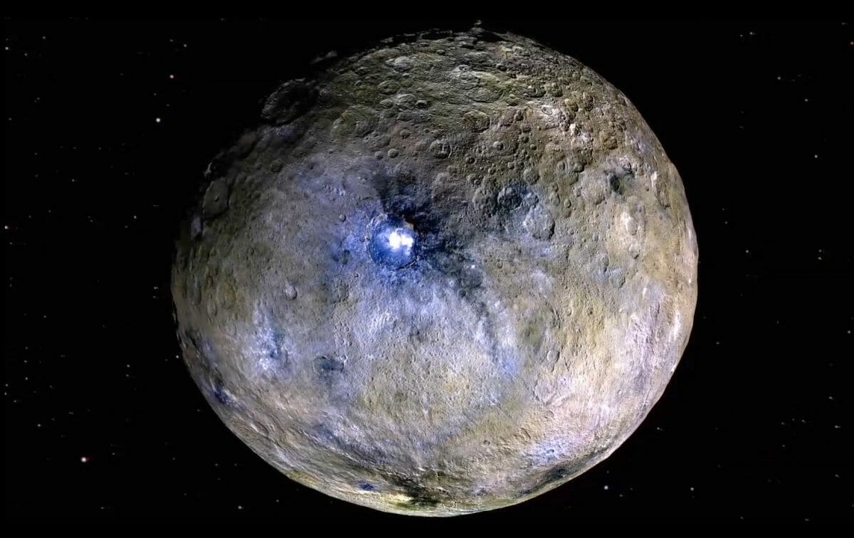 準惑星ケレス、溜まった塩水が地下から湧き上がっている可能性