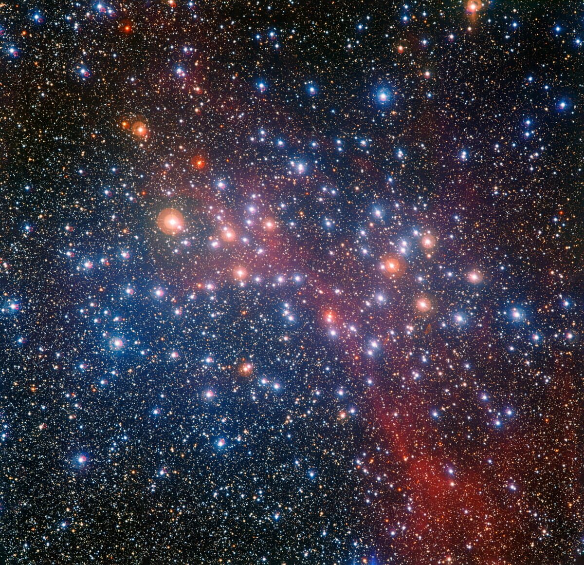 散開星団「NGC 3532」（願いの井戸星団、フットボール星団）