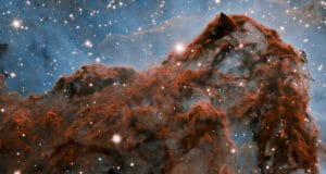 補償光学の力。地上から高解像度で撮影されたイータカリーナ星雲