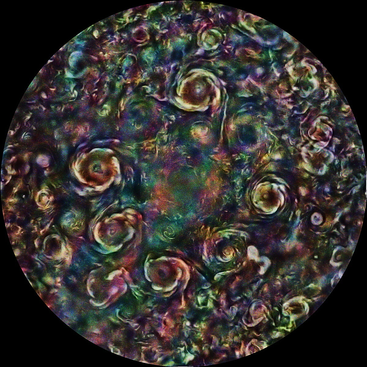 木星の北極周辺のサイクロン【今日の宇宙画像】