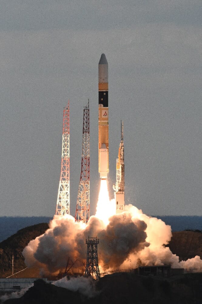 通信衛星を搭載したH-IIAロケット43号機