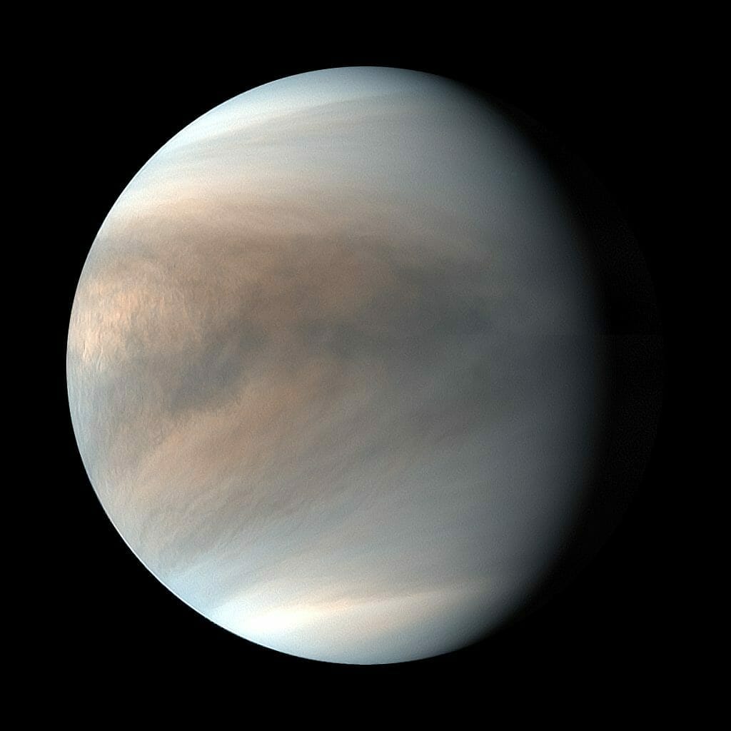 金星探査機「あかつき」の観測データをもとに作成された金星の画像（疑似カラー。Credit: PLANET-C Project Team）