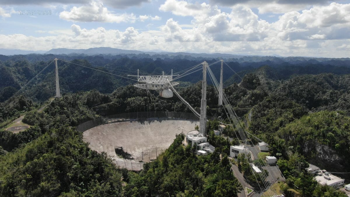 アレシボ天文台の巨大な電波望遠鏡、ケーブル損傷後の復旧を断念し解体へ