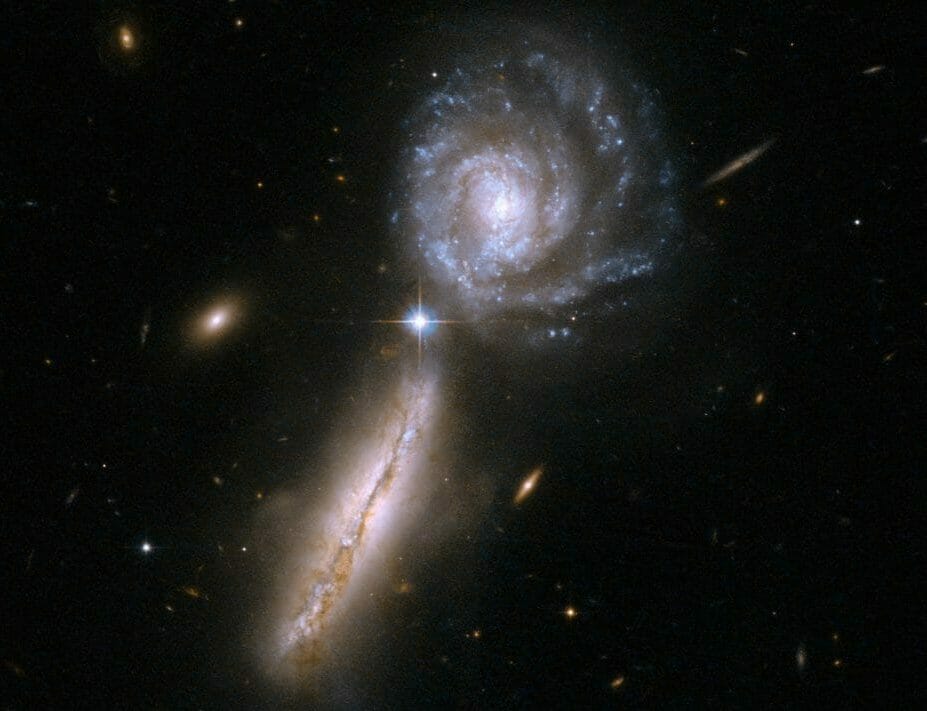 相互作用銀河の不思議な姿、実物とシミュレーションを比較した動画