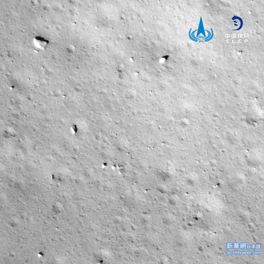 嫦娥5号が下降中に撮影した月面の映像
