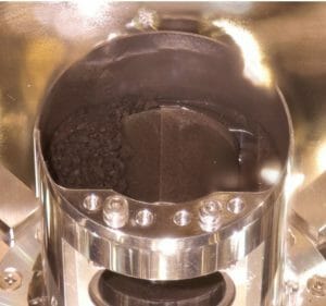 「はやぶさ2」カプセル開封　小惑星の砂とガスを確認