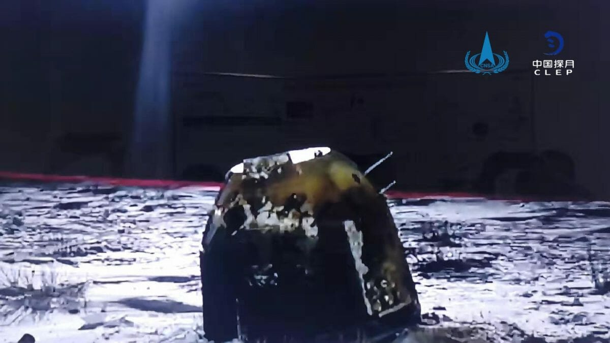 地球へ帰還した嫦娥5号のカプセル。月のサンプルが入っている（Credit：CNSA）