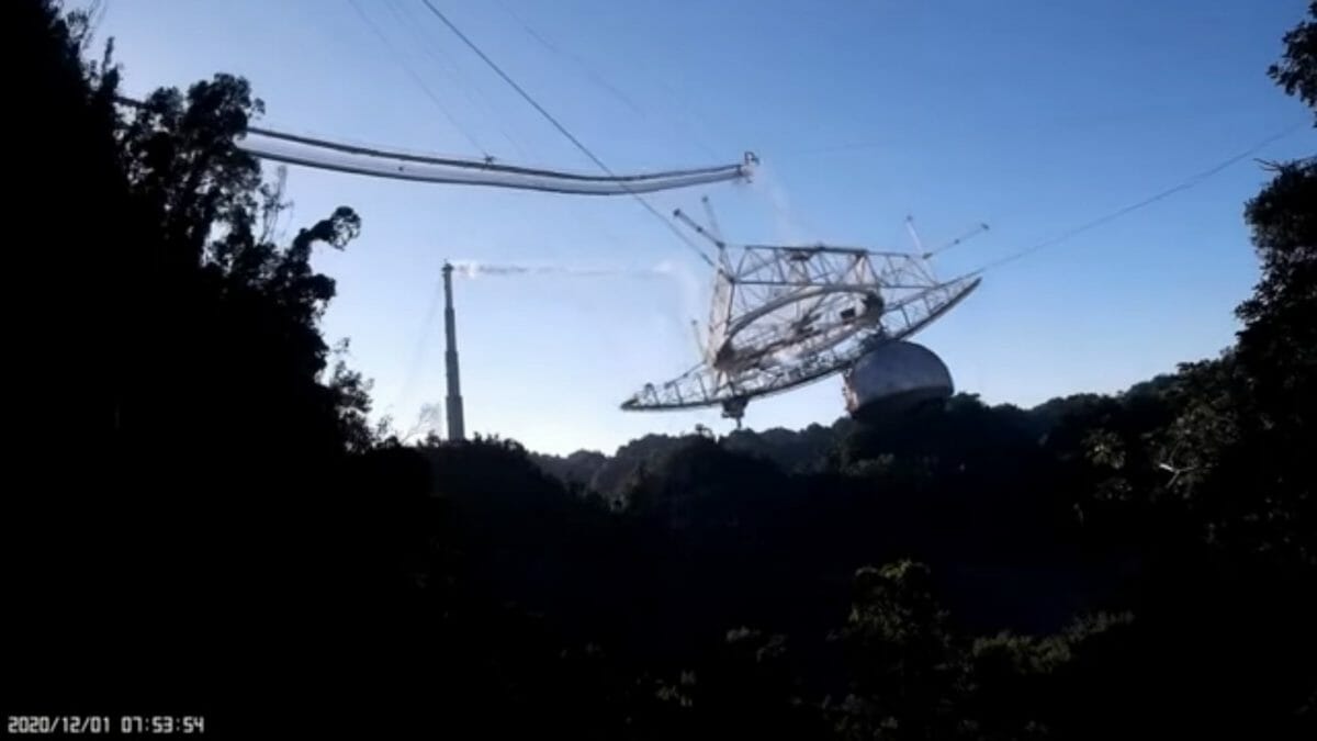 アレシボ天文台の電波望遠鏡が崩壊する様子を捉えた動画