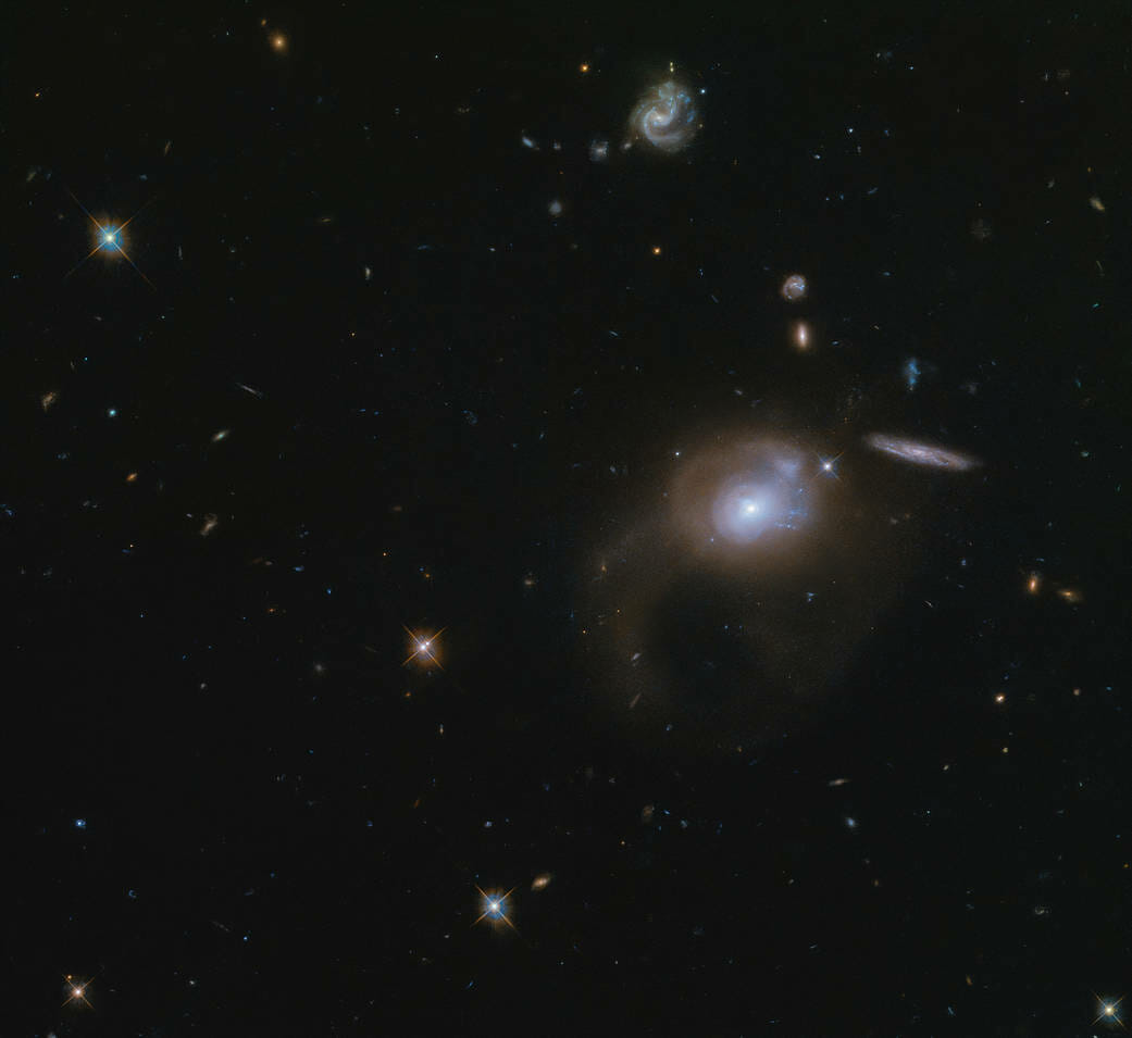 今日の天体画像：SDSS J225506.80+005839.9（ESA/Hubble & NASA, A. Zabludoff）