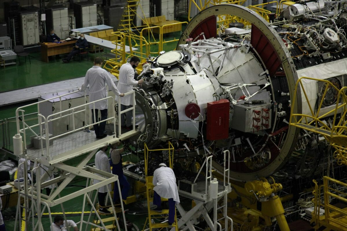 バイコヌール宇宙基地で打ち上げ準備が進められている多目的実験モジュール「ナウカ」（Credit: Yuzhny Space Center/ROSCOSMOS）