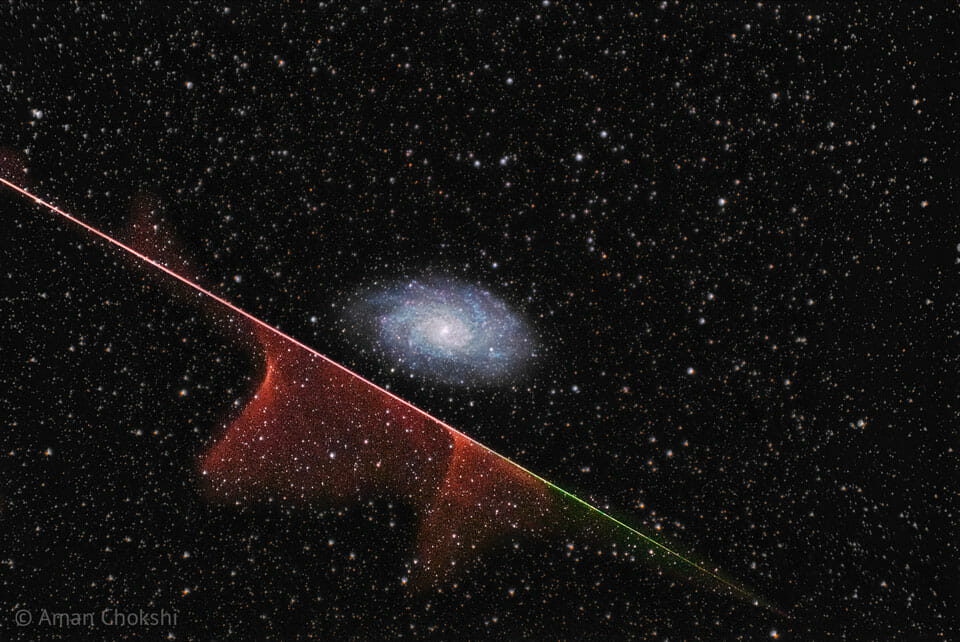 Meteor Misses Galaxy（Credit: Aman Chokshi）