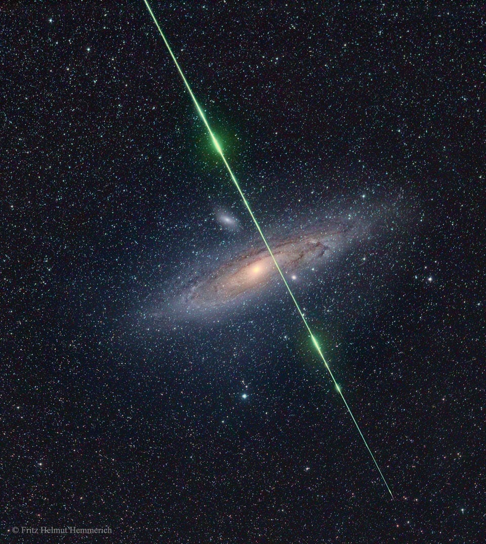 Meteor before Galaxy（Credit: Fritz Helmut Hemmerich）