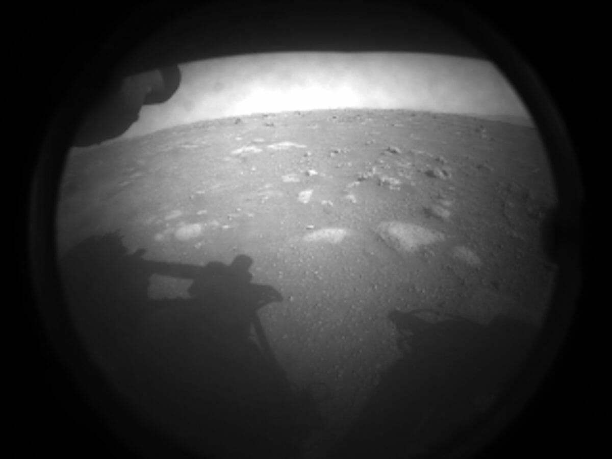 NASAの探査車「Perseverance」火星への着陸に成功、地表の様子を撮影