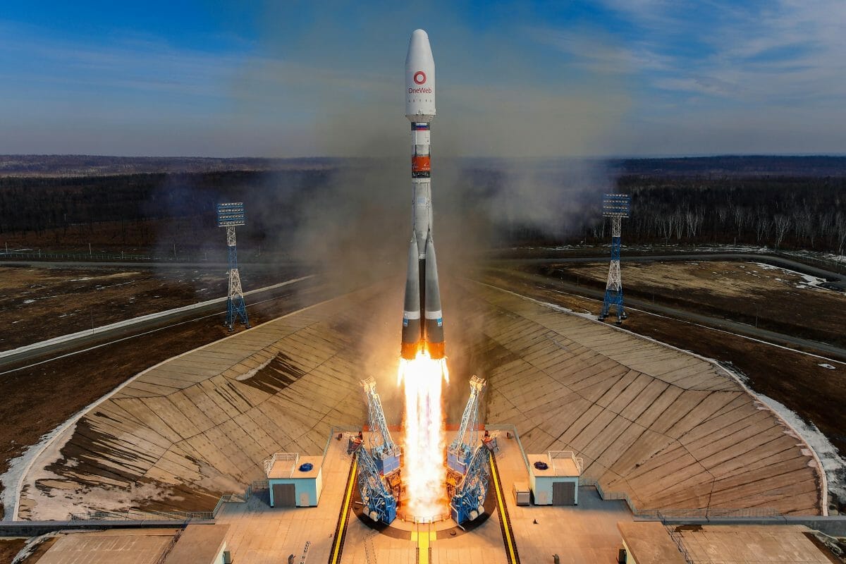 ロシアのボストチヌイ宇宙基地から打ち上げられるソユーズロケット（Credit: OneWeb）