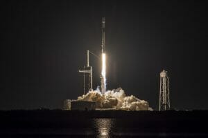 スペースX、ファルコン9ロケット同一機体で9回目の着陸に成功　スターリンク60基打ち上げ